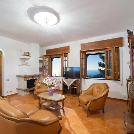 Finizia Apartment *